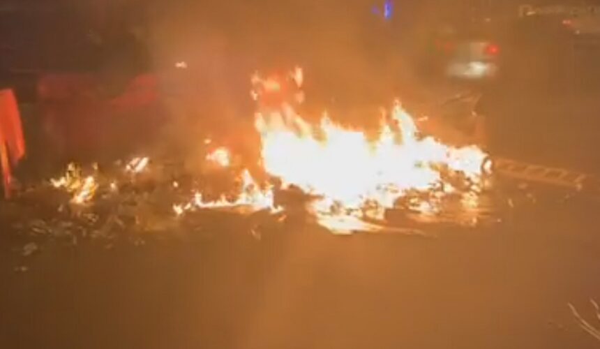 Dans la nuit du 9 au 10 octobre, la commune de Baie-Mahault a subi de nombreux actes de vandalisme, en soutien à la grève des agents communaux.