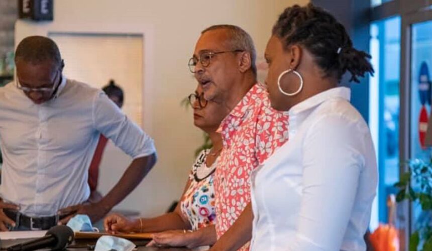 De gauche à droite Patrice Tacita, Nathalie Minatchy, Wonal Selbonne, Laurence Maquiaba, quatre des leaders d'ANG le 4 décembre lors de leur rencontre avec la presse à Jarry.