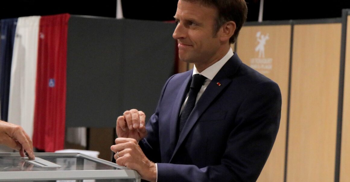 Emmanuel Macron vote au second tour des législatives le 19 juin 2022