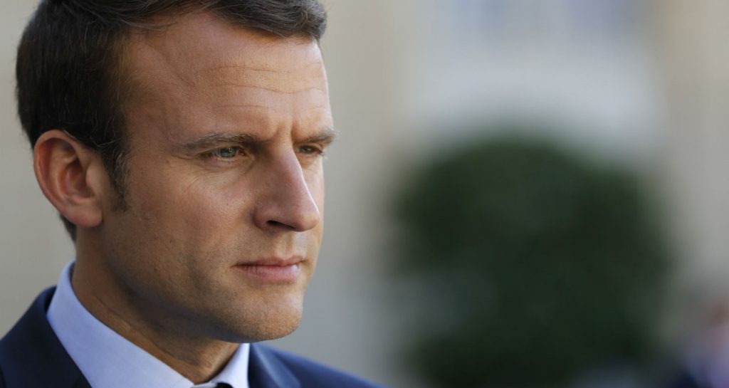 Au risque d’être renversé, le gouvernement ne peut fâcher ‘en même temps’ Nupes, RN et LR