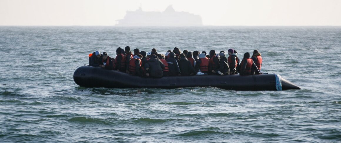 Nouvel accord entre Paris et Londres contre les traversées de migrants dans la Manche