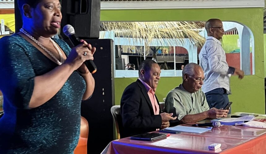 25 février "An Kanla" aux Abymes, les sénateurs Victoire Jasmin (PS), Victorin Lurel (PS), les députés Christian Baptiste (apparenté PS) et Elie Califer (apparenté PS) alertent sur les méfaits de la loi de réforme des retraites en Guadeloupe.