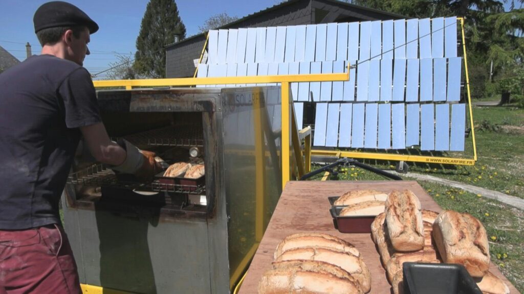 En Normandie, le four solaire du boulanger fonctionne toute l’année