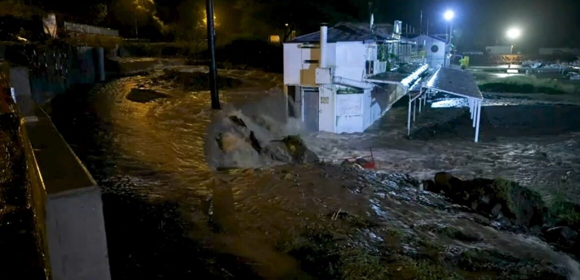 La tempête tropicale Philippe, qui a frôlé la Guadeloupe le 3 octobre 2023, a provoqué des inondations généralisées sur l'archipel