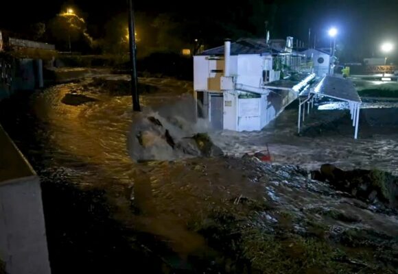 La tempête tropicale Philippe, qui a frôlé la Guadeloupe le 3 octobre 2023, a provoqué des inondations généralisées sur l'archipel