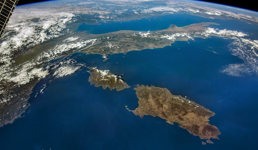Le sud de la France, la Corse, la Sardaigne et l'Italie vue de l' International Space Station par luca Parmitano en août 2019 Photo eol jsc NASA