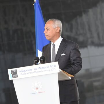 Victorin Lurel, président du conseil régional de Guadeloupe à l'inauguration du Mémorial acte le 10 mai 2015