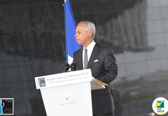 Victorin Lurel, président du conseil régional de Guadeloupe à l'inauguration du Mémorial acte le 10 mai 2015