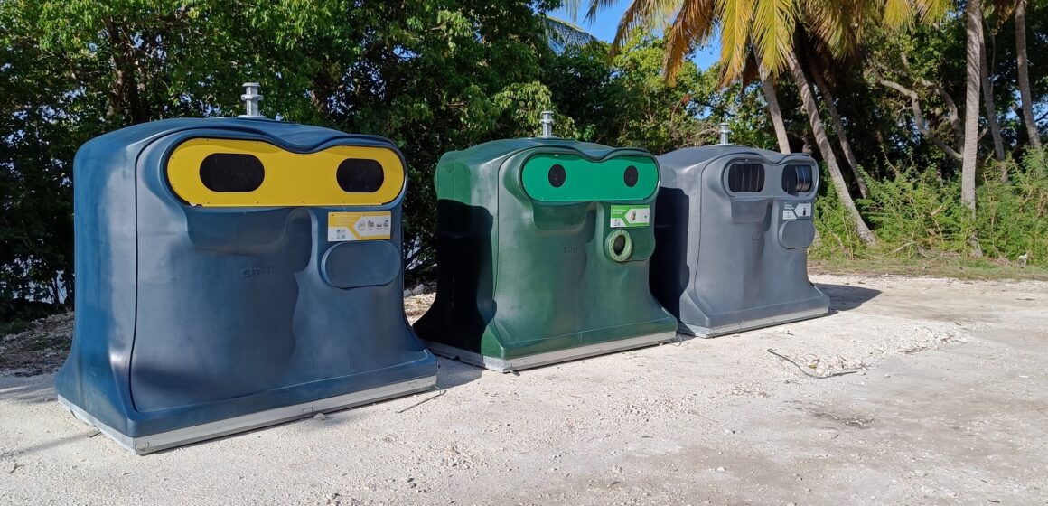 Bornes d'apport volontaire de déchets recyclables à Marie-Galante. Photo : Facebook Communauté de Communes de Marie-Galante