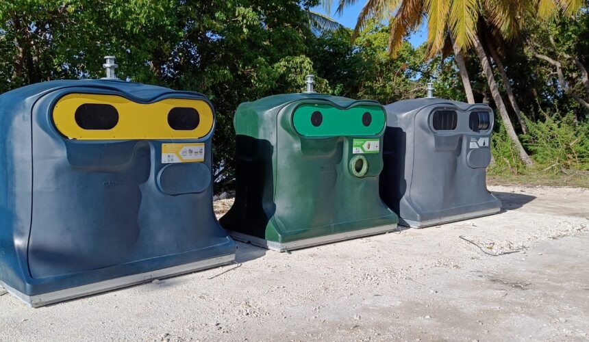 Bornes d'apport volontaire de déchets recyclables à Marie-Galante. Photo : Facebook Communauté de Communes de Marie-Galante