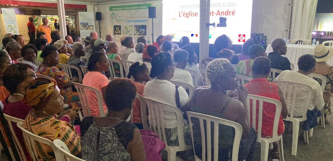 Placé sous l’égide du programme de redynamisation Cœur de Grippon, le forum citoyen dédié à la restauration de l’église réunit la foule vendredi 17 novembre 2023 à Morne-à-l’Eau, Guadeloupe. Photo : Facebook Ville de Morne à l'eau.