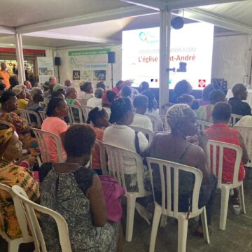 Placé sous l’égide du programme de redynamisation Cœur de Grippon, le forum citoyen dédié à la restauration de l’église réunit la foule vendredi 17 novembre 2023 à Morne-à-l’Eau, Guadeloupe. Photo : Facebook Ville de Morne à l'eau.