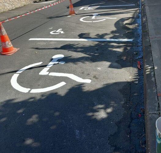Ce lundi 8 janvier, la commune du Gosier annonce la finalisation de deux emplacements réservés aux personnes à mobilité réduite sur le boulevard Amédée Clara. Photo : Facebook Ici le Gosier