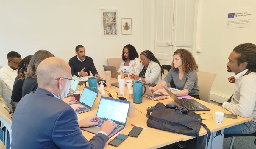Le directeur de L’Agence mobilité Ladom réunit le 24 janvier 2024 à Paris les associations de Guadeloupe et 4 autres départements ultramarins, spécialisées sur le « retour au pays » pour travailler au lancement du Passeport pour le retour. Photo : X Saïd Ahamada