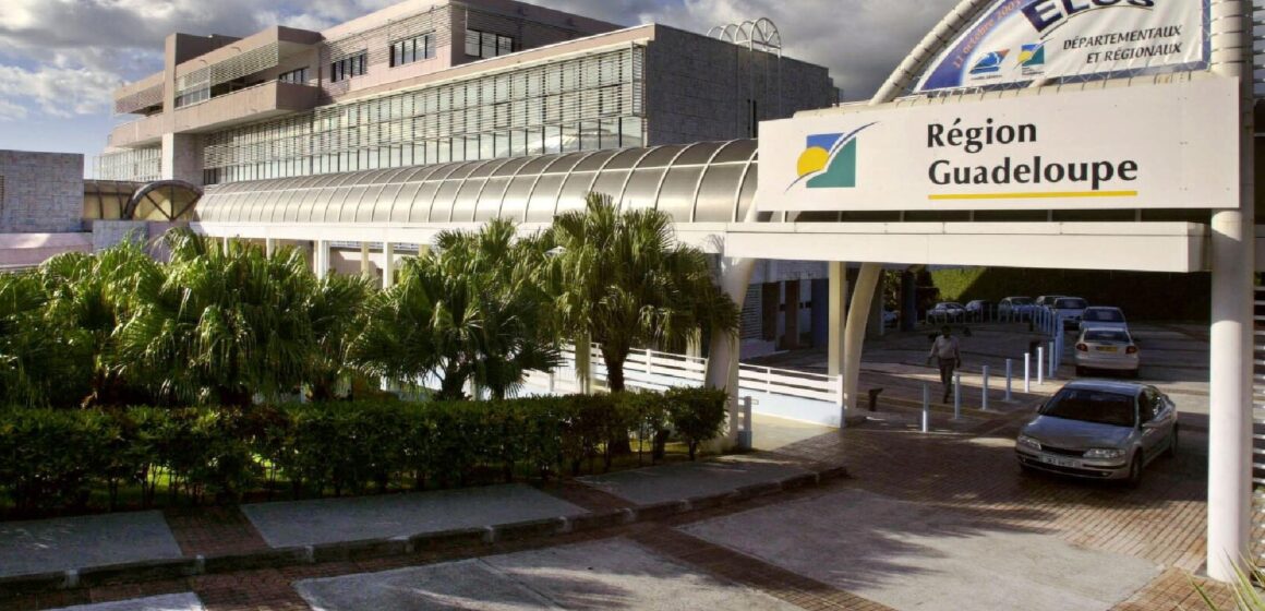Façade entrée de l'hôtel de Région Guadeloupe. Photo : DR