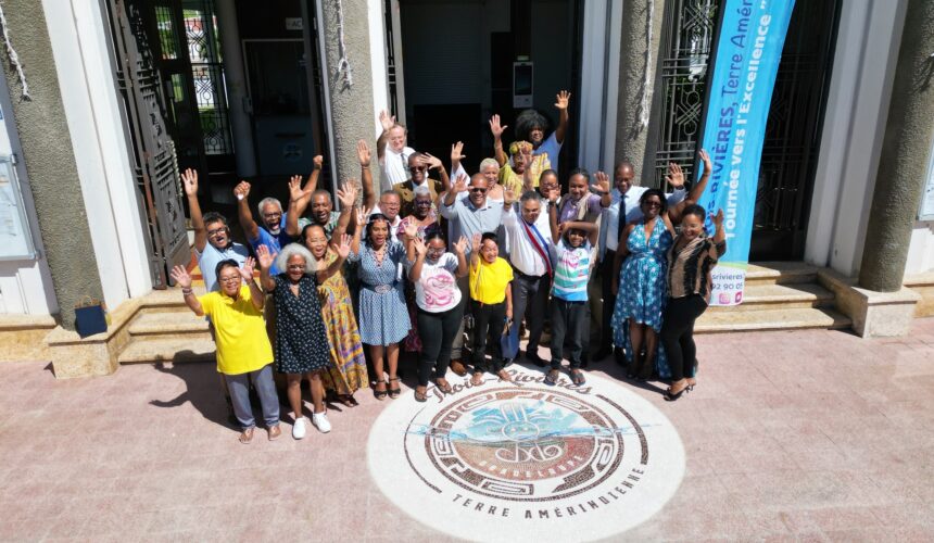 Rencontre officielle samedi 27 janvier 2024 à l’hôtel de ville entre le maire de Trois-Rivières Jean-Louis Francisque et la communauté amérindienne de la Dominique. Photo : FB Mairie de Trois-Rivières-Guadeloupe