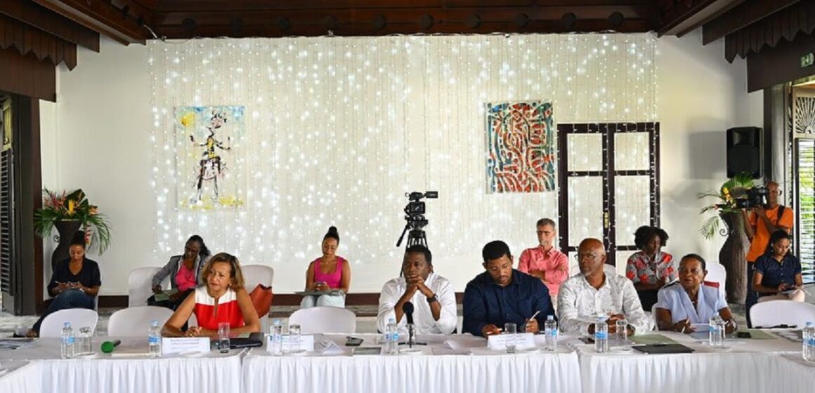 La commission mixte ad hoc chargée de préparer les travaux du Congrès des élus sur la question institutionnelle s’est réunie lundi 19 février à la résidence départementale au Gosier. Photo : FB Conseil départemental de Guadeloupe