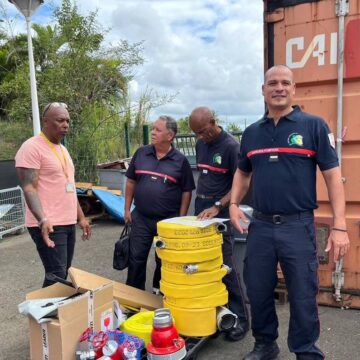 Le SDIS de la Guadeloupe déballe ce 11 mars les nouveaux petits matériels incendie destinés à tous les centres de secours de la région. Photo : FB SDIS Guadeloupe Sdis971