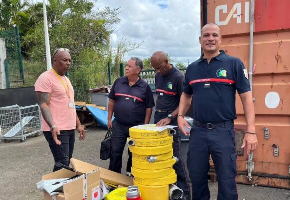 Le SDIS de la Guadeloupe déballe ce 11 mars les nouveaux petits matériels incendie destinés à tous les centres de secours de la région. Photo : FB SDIS Guadeloupe Sdis971