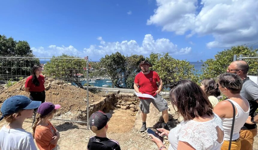 Les portes du chantier de fouilles archéologiques préventives au Fort Gustaf III à Saint-Barthélemy se sont ouvertes aux visiteurs samedi 13 avril. Photo : Collectivité de Saint-Barthélemy Officiel