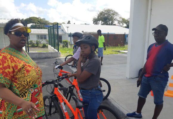 Le Creps a clôturé une session de formation « initiateur savoir rouler à vélo », délocalisée à Marie-Galante du mardi 2 au samedi 6 avril. Photo : Creps Antilles Guyane