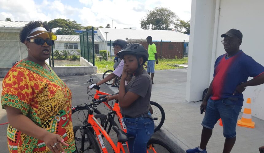 Le Creps a clôturé une session de formation « initiateur savoir rouler à vélo », délocalisée à Marie-Galante du mardi 2 au samedi 6 avril. Photo : Creps Antilles Guyane