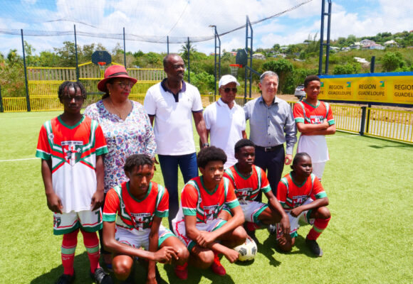 Le plateau sportif nommé city stade Robert Promeneur a été inauguré à la Cité Saint-Dominique de Cadet à Baillif le samedi 27 avril