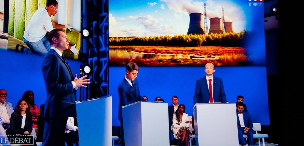 A cinq jours du 1er tour des élections législatives anticipées, Jordan Bardella pour le Rassemblement national, Gabriel Attal pour le camp présidentiel, Manuel Bompard de LFI pour le Nouveau Front populaire débattent sur TF1 à la télévision ce mardi 25 juin 2024 au soir. Photo :Jeanne Accorsini / Sipa / 2406252250