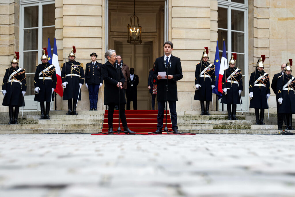 Quand Emmanuel Macron contourne les règles et la démocratie
