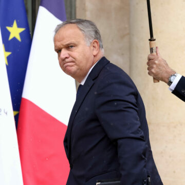 François-Noël Buffet arrive en réunion ministérielle au Palais de l'Élysée, à Paris, ce 23 septembre 2024. Photo : Tom Nicholson/Sipa