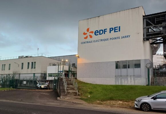 Entrée de la centrale électrique EDF PEI à Baie-Mahault, Guadeloupe, le 30 septembre 2024. Photo : Le Courrier de Guadeloupe