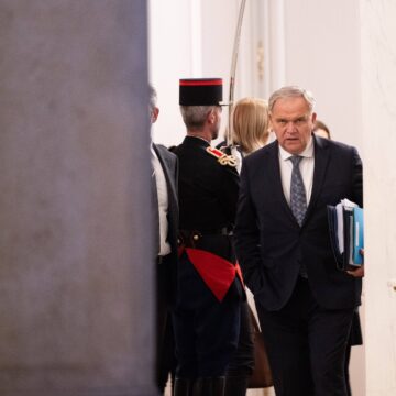 Ministre auprès du Premier ministre chargé des Outre-mer, François-Noël Buffet quitte l'Elysée après le conseil des ministres hebdomadaires au cours duquel le budget 2025 a été présenté le 10 octobre 2024 à Paris. Photo : Jeanne Accorsini / Sipa