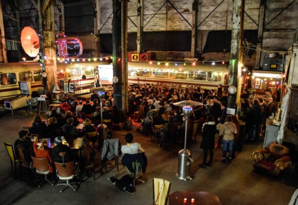 Le Garage Moderne à Bordeaux, un espace de réparation, de création et de rencontres, où l'on répare autant les objets que les liens sociaux. Photo : FB Le Garage moderne