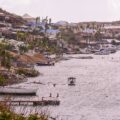 La Baie d'Oyster Pond à Saint-Martin le 21 février 2018, beaucoup de bateaux ont coulé pendant l’ouragan Irma, les quais ont été détruits. Depuis 6 mois, quelques bateaux ont été sortis de l'eau mais il reste encore beaucoup à faire. Photo : Amblard Florianne/Sipa