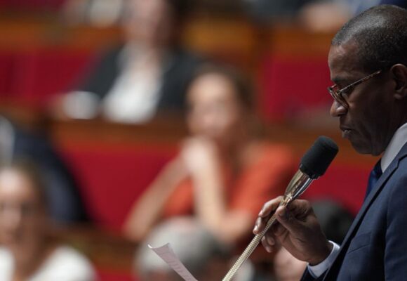 Député Liot de la troisième circonscription de Guadeloupe depuis 2017, Max Mathiasin ici à la tribune de l’Assemblée nationale en 2019.