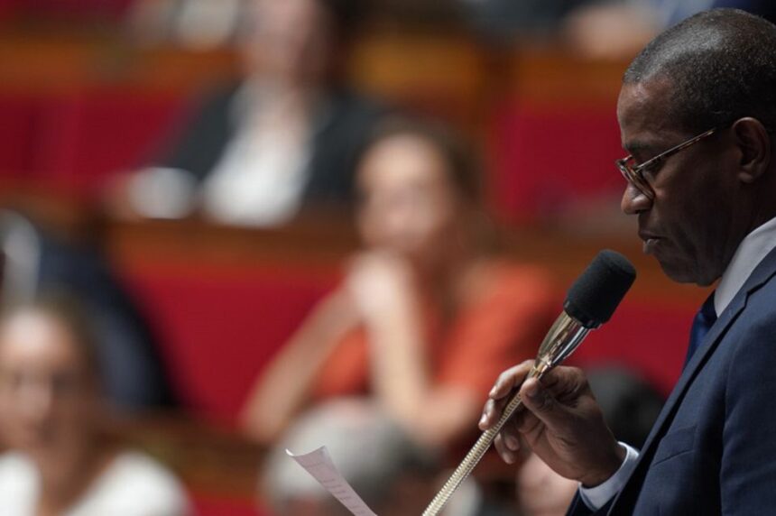 Député Liot de la troisième circonscription de Guadeloupe depuis 2017, Max Mathiasin ici à la tribune de l’Assemblée nationale en 2019.