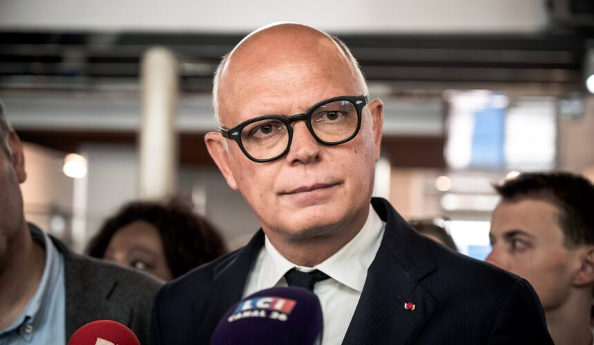 Edouard Philippe (ancien Premier ministre, président du parti Horizons, candidat à la présidentielle de 2027) à Asnières-sur-Seine (Nord de Paris) le 20 Juin pour soutenir le candidat Les Républicains aux législatives. Photo : Nicolas Messyasz / Sipa