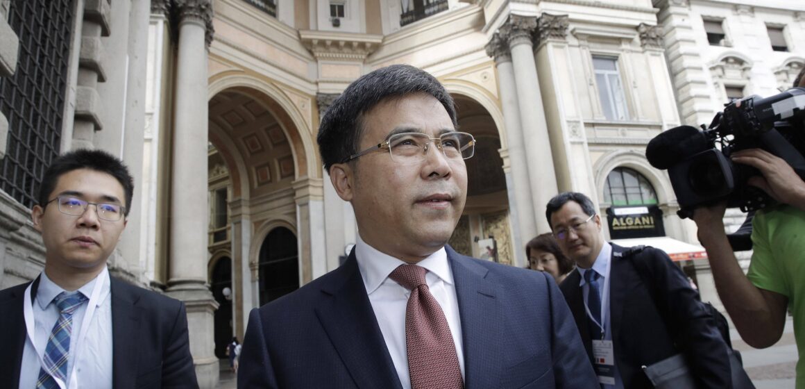 Liu Liange, alors président de la Banque de Chine, arrive à l'occasion du forum financier Italie-Chine, à la mairie de Palazzo Marino, à Milan, en Italie, le 10 juillet 2019. Photo : AP Photo/Luca Bruno