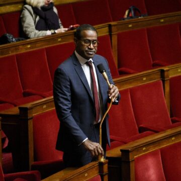 L'Assemblée nationale, Paris le 18 mars 2024. Le député de Guadeloupe Max Mathiasin intervient sur le report du renouvellement général des membres des congrès et assemblées de Nouvelle-Calédonie. Photo : Magali Cohen / Hans Lucas via AFP