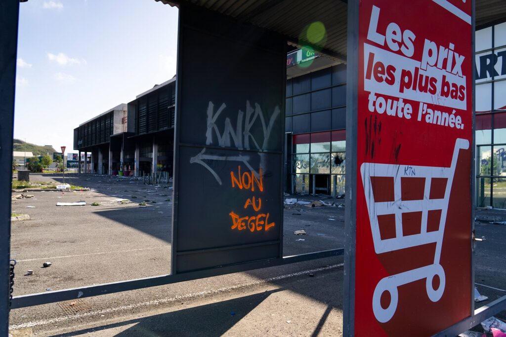 Le report des élections provinciales en Nouvelle-Calédonie entériné