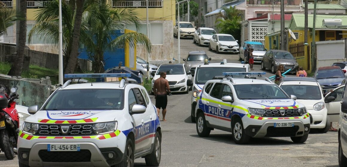 Opération de police sur la plage de la Datcha au Gosier le 28 aout 2021. Photo : Morel Gilles / Sipa