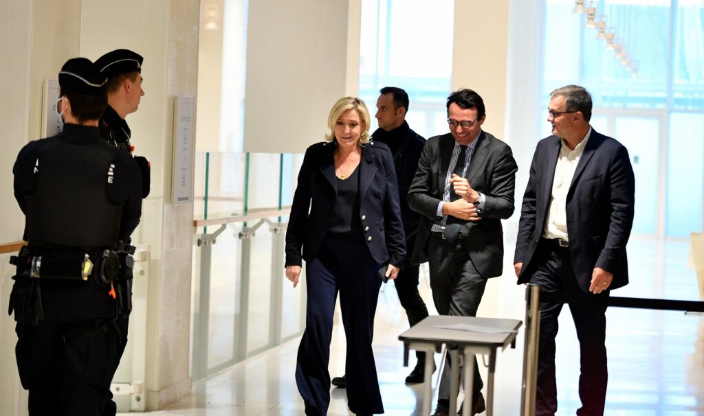 Soupçons de détournement de fonds européens : les clés du procès du RN