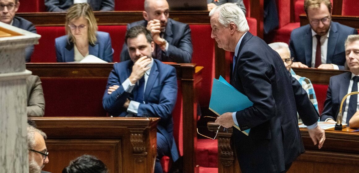 Michel Barnier, Premier ministre, à l'Assemblée nationale à Paris, le 4 décembre 2024, lors du débat et vote de la motion de censure à la suite de sa décision d'utiliser l'article 49.3 de la Constitution sur le projet de loi de financement de la sécurité sociale (PLFSS) 2025. Photo : Olivier Juszczak / Sipa