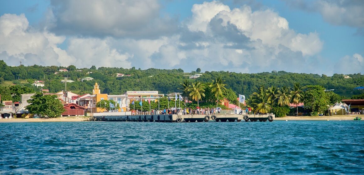 Vue du port de Marie-Galante depuis la mer. Photo : CCMG