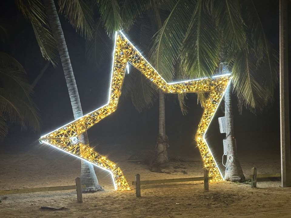 À la Désirade, la magie de Noël s’illumine et chaque recoin du bourg brille