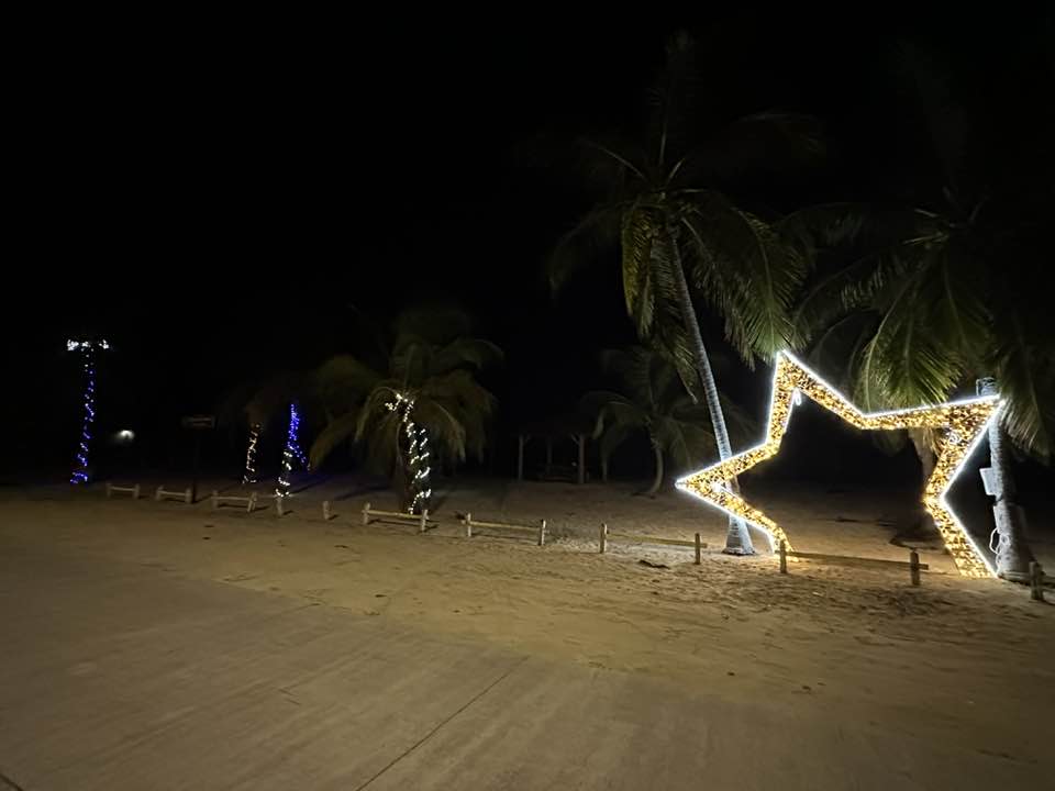 À la Désirade, la magie de Noël s’illumine et chaque recoin du bourg brille