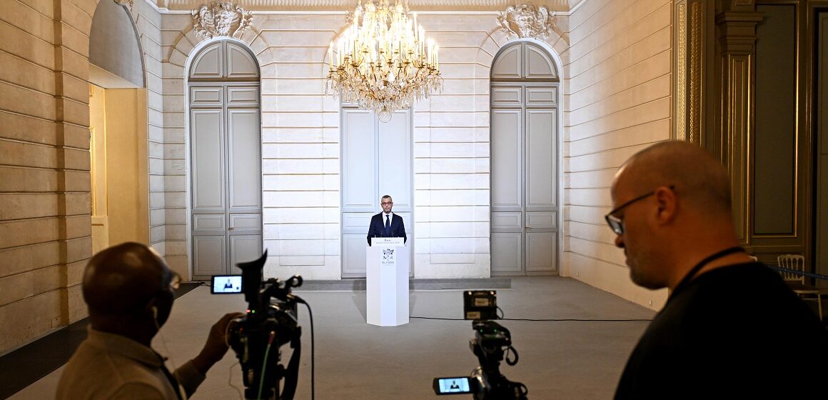 Alexis Kohler, secrétaire général de l'Elysée, annonce la composition du gouvernement de François Bayrou à l'Elysée, Paris, 23 décembre. Photo : Jeanne Accorsini / Sipa