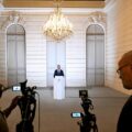 Alexis Kohler, secrétaire général de l'Elysée, annonce la composition du gouvernement de François Bayrou à l'Elysée, Paris, 23 décembre. Photo : Jeanne Accorsini / Sipa