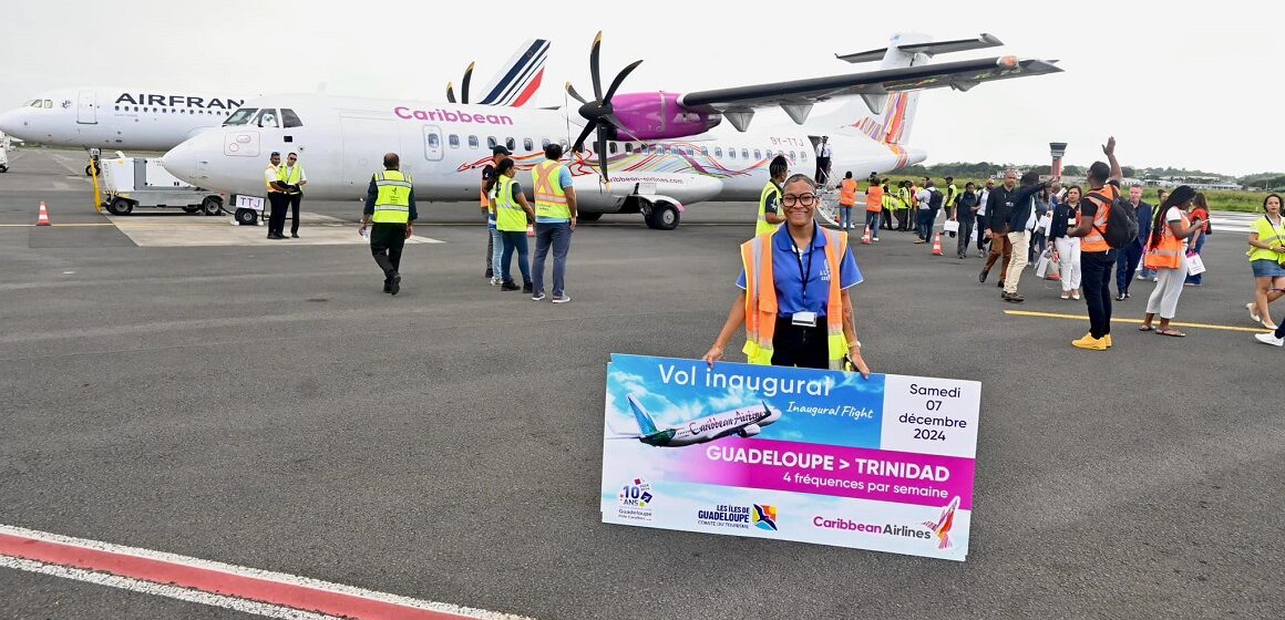 Ce samedi 7 décembre à midi, la Guadeloupe a accueilli le vol inaugural de Caribbean Airlines en provenance de Trinidad-et-Tobago. Photo : Aéroport Guadeloupe Maryse-Condé