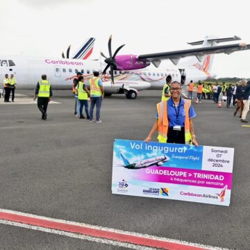 Ce samedi 7 décembre à midi, la Guadeloupe a accueilli le vol inaugural de Caribbean Airlines en provenance de Trinidad-et-Tobago. Photo : Aéroport Guadeloupe Maryse-Condé